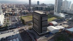 İzmirlinin Milyonları Ziyan Oldu! Tugay, Zarar Ediyor Diyerek Tam Otomatik Otoparkı Kapatıyor