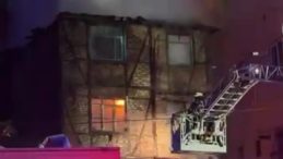 İzmit&rsquo;te Ahşap Ev K&uuml;l Oldu