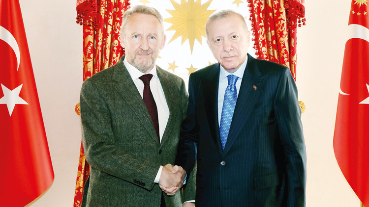 İzzetbegovi&ccedil;, Dolmabah&ccedil;e'de Ağırlanıyor