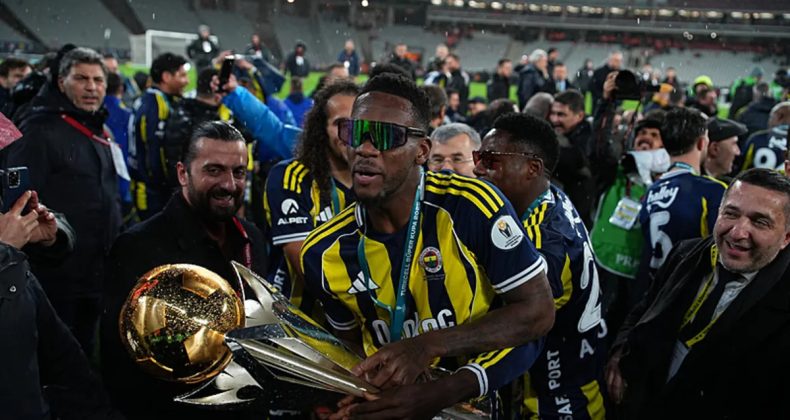 Jhon Duran Fenerbah&ccedil;e'ye Veda Etti