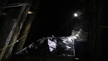 Ka&ccedil;ak k&ouml;m&uuml;r ocağını su bastı: 1 &ouml;l&uuml;, 1 yaralı