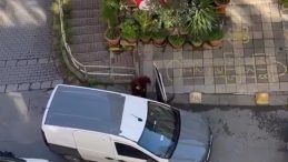 Kadık&ouml;y'de Park Yeri Tartışması: Anlar Kameralara Yansıdı! 'Burası Benim Evimin &Ouml;n&uuml;'