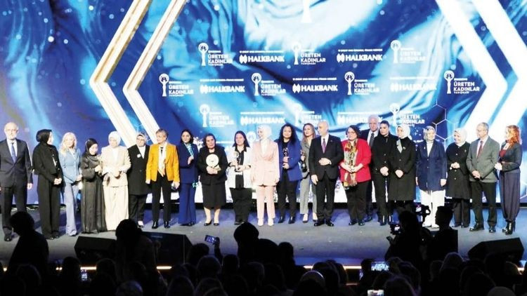 Kadın Girişimcilere 125 Milyar Liralık Destek&hellip; &Uuml;reten Kadınlar &Ouml;d&uuml;llendirildi