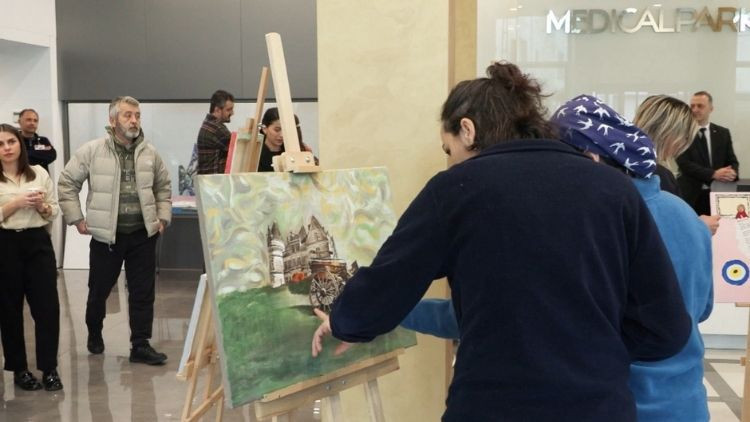 Kanser Hastalarından Resim Sergisi