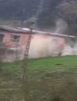 Kastamonu'da Heyelan: İki Katlı Ev Yıkıldı