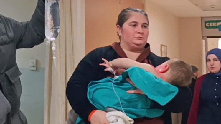 Kaynar Su ile Yaranan Bebek Hastaneye Kaldırıldı