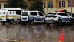 Kayseri'de Akran Şiddeti: Ortaokuldaki Bı&ccedil;aklı Tartışmada Kan Aktı! 1 Yaralı