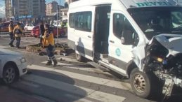 Kayseri'nde Otomobil ve Minib&uuml;s &Ccedil;arpıştı: 14 Yaralı