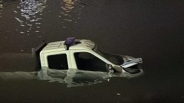 Kaza Yapan Zabıta Aracı Denize D&uuml;şt&uuml;