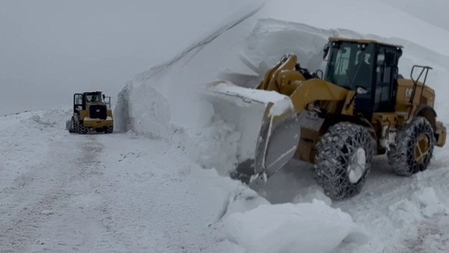 Kentte Kar Kalınlığı 5 Metreyi Buldu: 'B&uuml;y&uuml;k Zorluklarla Karşılaşıyoruz'
