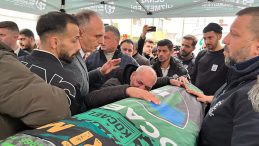 Kocaelispor-Beşiktaş Ma&ccedil;ında Trib&uuml;nden D&uuml;şerek Hayatını Kaybeden Taraftarın Cenazesi Defnedildi