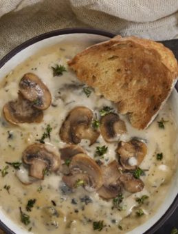 Kremalı Mantar &Ccedil;orbası Tarifi: Eşsiz Bir Lezzet Deneyimi