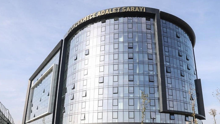 K&uuml;&ccedil;&uuml;k&ccedil;ekmece Adliyesi'nde Hakime Saldırmaya &Ccedil;alışan Avukat G&ouml;zaltına Alındı