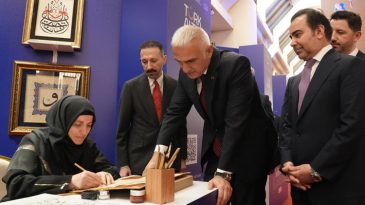 K&uuml;lliye'de Ramazan'a Yoğun İlgi: Bakan Ersoy At&ouml;lyeleri İnceledi