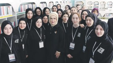 K&uuml;t&uuml;phane: Bilgi D&uuml;nyasının Anahtarı
