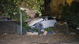 Lastiği Patlayan Ara&ccedil; Şarampole Yuvarlandı