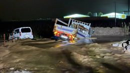 Manisa'da Derede Mahsur Kalan İki Ara&ccedil; Kurtarıldı