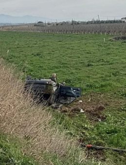 Manisa&rsquo;da otomobil tarlaya u&ccedil;tu: 2 yaralı!