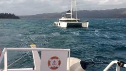 Marmaris A&ccedil;ıklarında S&uuml;r&uuml;klenen Katamaran Kurtarıldı