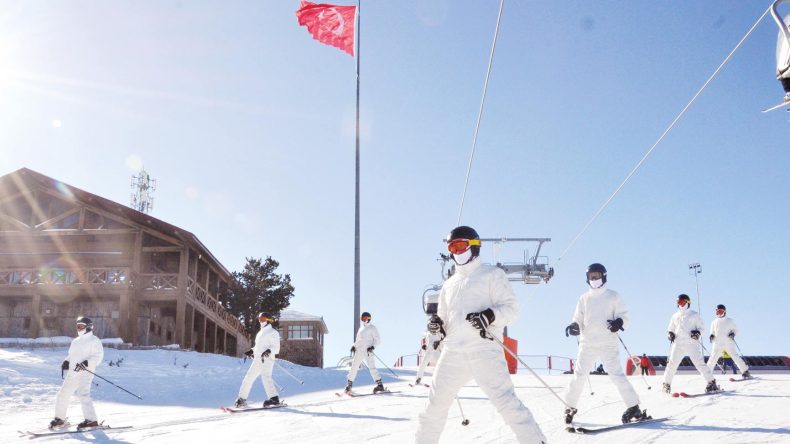 Mehmet&ccedil;ik'ten Kayakla Arama Faaliyeti