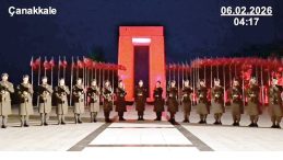 Mehmet&ccedil;ik'ten Saygı Duruşu