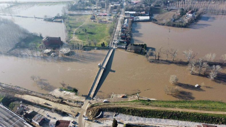 Meri&ccedil; Nehri İ&ccedil;in 'Kırmızı' Alarm! Su Seviyesi Y&uuml;kseldi
