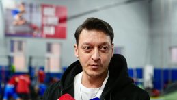 Mesut &Ouml;zil: İnşallah Fenerbah&ccedil;e şampiyon olur