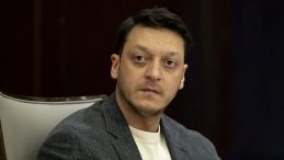 Mesut &Ouml;zil: "Futbolda Her Şey Olabilir!"