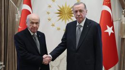 MHP lideri Bah&ccedil;eli'den Cumhurbaşkanı Erdoğan'a doğum g&uuml;n&uuml; hediyesi
