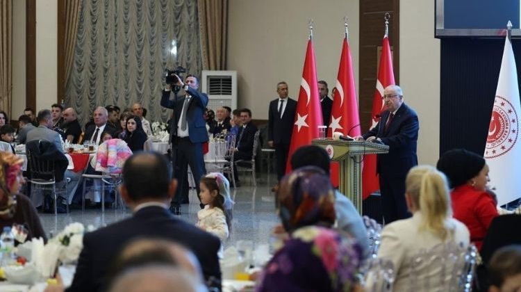 Milli Savunma Bakanı G&uuml;ler, Şehit ve Gazi Aileleriyle İftarda Buluştu