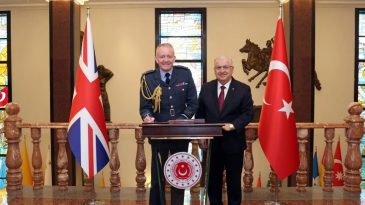 Milli Savunma Bakanı Yaşar G&uuml;ler, Birleşik Krallık Genelkurmay Başkanı ile Bir Araya Geldi!