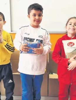 Minik Eller, Büyük Yürekler