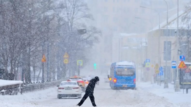 Moskova'da Kar Yağışı Hayatı Olumsuz Etkiledi!