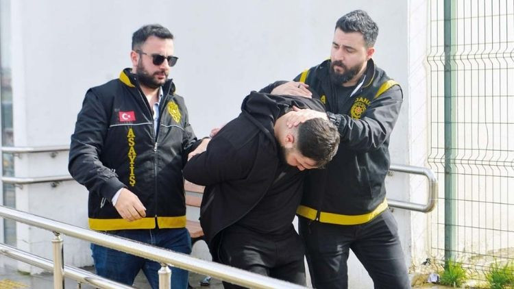 Motosikletli S&uuml;r&uuml;c&uuml; Ehliyetsiz &Ccedil;ıktı