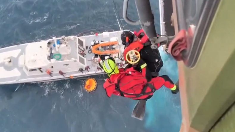 MSB A&ccedil;ıkladı: İzmir A&ccedil;ıklarında Batan G&ouml;&ccedil;men Botundaki İki Kişi Kurtarıldı