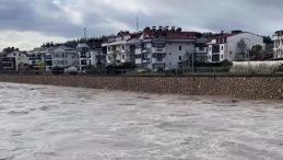 Muğla'nın Sahilleri Şiddetli Yağışa Maruz Kaldı! Bodrum ve Fethiye'de Taşkınlar G&ouml;r&uuml;ld&uuml;