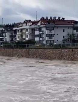 Muğla'nın Sahilleri Şiddetli Yağışa Maruz Kaldı! Bodrum ve Fethiye'de Taşkınlar G&ouml;r&uuml;ld&uuml;