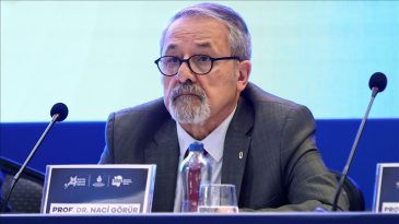 Naci G&ouml;r&uuml;r'den Vezirk&ouml;pr&uuml; depremi değerlendirmesi