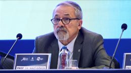 Naci G&ouml;r&uuml;r'den Vezirk&ouml;pr&uuml; depremi değerlendirmesi