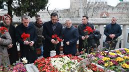 Necmettin Erbakan, Vefatının 15. Yıld&ouml;n&uuml;m&uuml;nde Mezarı Başında Anıldı