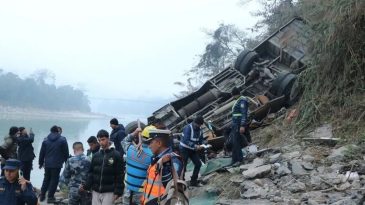 Nepal&rsquo;de Korkun&ccedil; Kaza: Otob&uuml;s Nehre U&ccedil;tu, 19 Kişi Hayatını Kaybetti