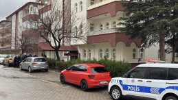 Nevşehir'de Eşini Bı&ccedil;akla Yaralayıp Ka&ccedil;an Ş&uuml;pheli Trafik Kazasında Yaralandı