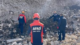Niğde Kalesi'nin istinat duvarı aşırı yağış sonucu &ccedil;&ouml;kt&uuml;