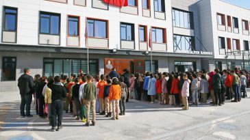 Okullarda Saygı Duruşu Ger&ccedil;ekleştirilecek… Deprem B&ouml;lgesinde Eğitime Ara Verildi