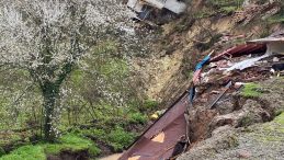 Ordu&rsquo;da Heyelan Paniği: 2 Ev ve 1 Spor Tesisi Yıkıldı!