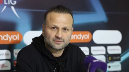 Osman Zeki Korkmaz: Ligden d&uuml;şer miyiz diye d&uuml;ş&uuml;nmeyin, d&uuml;şmeyeceğiz!