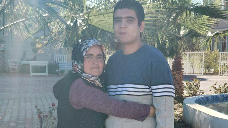 Otizmli Muhammet'in Anneden Acil 'Başka Şehre G&ouml;nderilmesin' &Ccedil;ağrısı