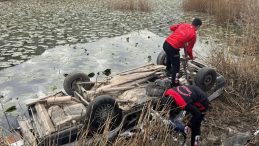 Otomobil Su Birikintisine D&uuml;şerken S&uuml;r&uuml;c&uuml; Hayatını Kaybetti