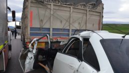 Otomobil TIR'a Ok Gibi Saplandı: 2 &Ouml;l&uuml;!