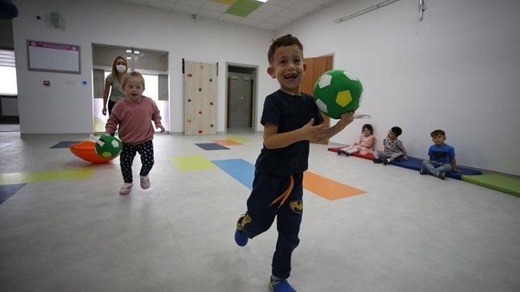 &Ouml;zel &Ccedil;ocuklara &Ouml;zel Kitap